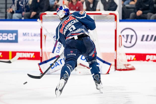 Moritz Warnecke, EHC Red Bull Munich, No. 9, taking a shot on goal to make it 2-1 GER, EHC Red Bull Munich vs. Adler Mannheim, Ice Hockey, DEL, 2026-2027 Season, Matchday 1, September 18, 2026. Photo: HMB Media, Heike Feiner Copyright: HMBxMedia HeikexFeiner
