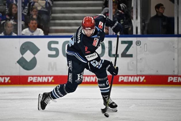 Thomas Schemitsch Schwenninger Wild Wings 62 Schwenninger Wild Wings vs. Loewen Frankfurt, DEL, Regular Season, Game 1, 2026–2027 Season, 20260918 Schwenninger Wild Wings vs. Loewen Frankfurt, DEL, Regular Season, Game 1, 2026–2027 Season, 20260918 Schwenningen Copyright: xEibner-Pressefoto SvenxLaeglerx EP_SVL