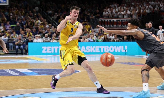 Jonas Mattisseck with the ball, Urald King in a matchup; game action; sports; basketball; BBL; Bundesliga; Men s 1; Matchday; 2026–2027 season; September 18, 2026; ALBA Berlin vs. Niners Chemnitz 99ers