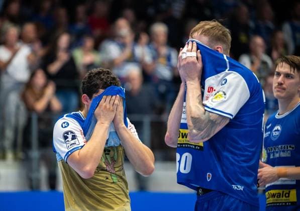 HANDBALL OPEL HBL MATCHDAY 5 THSV EISENACH THW KIEL ** FOR EDITORIAL PURPOSES ONLY ** EDITORIAL USE ONLY ** p 18 09 2026 Eisenach Handball Opel Handball 1 Bundesliga Season 2026–2027 Werner Assmann Hall Matchday 5 ThSV Eisenach vs. THW Kiel in the photo: Disappointment after the game—Gian Attenhofer (11, ThSV Eisenach), Dominik Solak 30 ThSV Eisenach, and Oskar Joelsson 3 ThSV Eisenach Germany Thuringia Eisenach Copyright SaschaxFromm Copyright: SaschaxFromm doc87nrf1j8c6xaq3wjhv6 ,EDITORIAL USE ONLY Copyright: SaschaxFromm