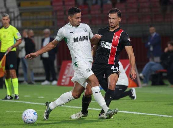 September 18, 2026, Monza: AC Monza s defender Andrea Carboni in action against US Sassuolo s mildfielder Simone Cinquegrano during the Italian Serie A soccer match between AC Monza and US Sassuolo at U-Power Stadium in Monza, Italy, 18 September 2026. ANSA ROBERTO BREGANI. Serie A: Monza - Sassuolo  - ZUMAa110 20260918_zaf_a110_024 Copyright: xRobertoxBreganix