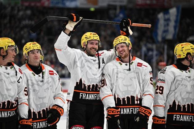 Celebration by Daniel Pfaffengut Loewen Frankfurt 77 Schwenninger Wild Wings vs. Loewen Frankfurt, DEL, Regular Season, Game 1, 2026–2027 Season, September 18, 2026: Schwenninger Wild Wings vs. Loewen Frankfurt, DEL, Regular Season, Game 1, 2026–2027 Season, September 18, 2026, Schwenningen Copyright: xEibner-Pressefoto SvenxLaeglerx EP_SVL