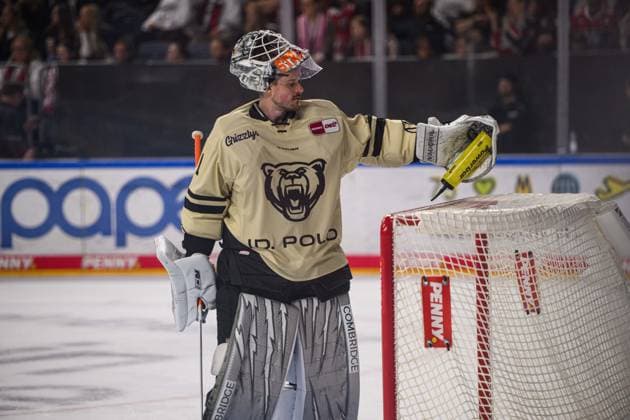 COLOGNE, GERMANY - 18 SEPTEMBER, 2026: Dustin Strahlmeier - The PENNY DEL Ice hockey, Eishockey match Koelner Haie vs. Grizzlys Wolfsburg at LANXESS arena.  Copyright: xVitaliixKliuievx