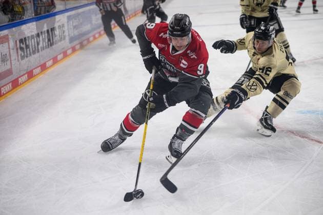 COLOGNE, GERMANY - 18 SEPTEMBER, 2026: Maximilian Kammerer - The PENNY DEL Ice hockey, Eishockey match Koelner Haie vs. Grizzlys Wolfsburg at LANXESS arena.  Copyright: xVitaliixKliuievx