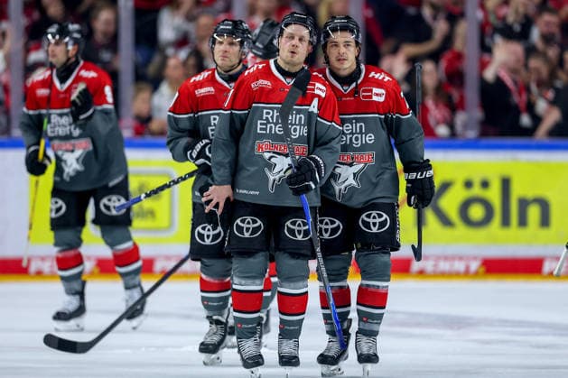 September 18, 2026, Ice Hockey, DEL, Kölner Haie vs. Grizzlys Wolfsburg, Matchday 1, 2026–27 Season, Lanxess Arena Cologne, September 18, 2026, Ice Hockey, DEL, Kölner Haie vs. Grizzlys Wolfsburg, Matchday 1, 2026–27 Season, Lanxess Arena, Cologne Disappointed faces after the 4–8 loss Juhani Tyrväinen (Cologne Sharks, 21) next to Daniel Fischbuch (Cologne Sharks, 71) North Rhine-Westphalia, Germany