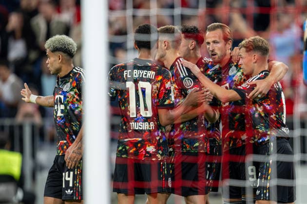 Goal celebration: Jamal Musiala 10 FC Bayern Munich, Harry Kane 9 FC Bayern Munich, Joshua Kimmich 6 FC Bayern Munich, FC Bayern Munich 1 FC Union Berlin, Bundesliga, Matchday 4, September 18, 2026. DFB regulations prohibit any use of photographs as image sequences and or quasi-video. Munich, Bayern, Germany Copyright: xkolbert-press UlrichxGamelx