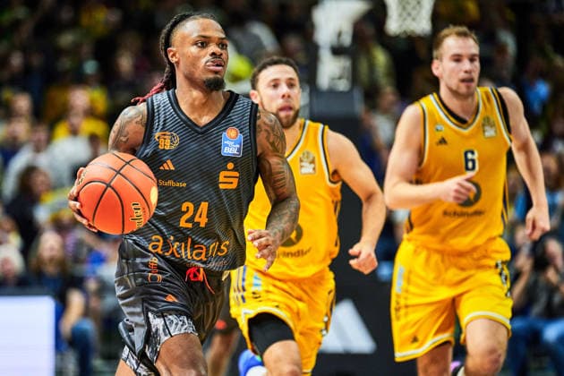 COBE WILLIAMS, Chemnitz 99, 24, Jordan Ford, ALBA BERLIN, 03, Malte Delow, ALBA BERLIN, 06, GER, ALBA Berlin vs. Chemnitz 99, Men s Basketball, easy Credit BBL, 2026–27 Season, Matchday 1, September 18, 2026 GER, ALBA Berlin vs. Chemnitz 99, Men s Basketball, easyCredit BBL, 2026–27 Season, Matchday 1, September 18, 2026 Berlin Copyright: xClaudiusxRauch,xEibner-Pressefotox xClaudiusxRauchx EP_CRH