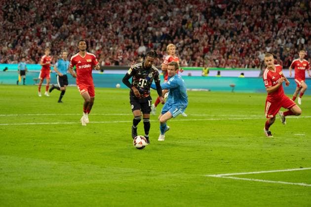 September 18, 2026: Soccer – FC Bayern Munich vs. Union Berlin, Matchday 4 of the Bundesliga at the Allianz Arena in Munich. Shot on goal by Michael Olise (FC Bayern Munich), 17–6 0 IMPORTANT NOTICE: In accordance with DFL and DFB regulations, it is prohibited to use or allow the use of photographs taken in the stadium and or during the game in the form of sequential images and or video-like photo series. Copyright: xJamesxZabelx