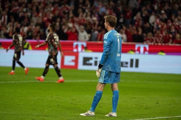 September 18, 2026 Soccer: FC Bayern Munich vs. Union Berlin, Matchday 4 of the Bundesliga at the Allianz Arena in Munich; Frederik Rönnow of Union Berlin, visibly dissatisfied after FC Bayern Munich’s 5–0 victory. IMPORTANT NOTICE: In accordance with the regulations of the DFL and the DFB, it is prohibited to use or allow the use of photographs taken in the stadium and or during the game in the form of sequential images and or video-like photo series Copyright: xJamesxZabelx