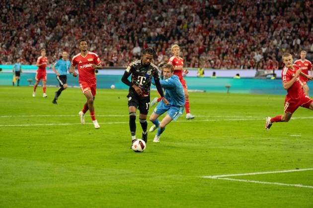 September 18, 2026: Soccer – FC Bayern Munich vs. Union Berlin, Matchday 4 of the 1. Bundesliga at the Allianz Arena in Munich. Shot on goal by Michael Olise of FC Bayern Munich, 17–6 0 IMPORTANT NOTICE: In accordance with DFL and DFB regulations, it is prohibited to use or allow the use of photographs taken in the stadium and or during the game in the form of sequential images and or video-like photo series. Copyright: xJamesxZabelx