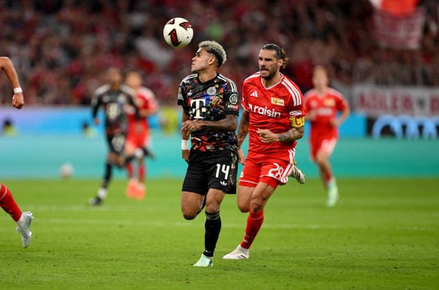 Soccer, Bundesliga 1, 2026–2027 Season, Matchday 4, September 18, 2026: FC Bayern Munich vs. 1. FC Union Berlin—Luis Díaz (left), FC Bayern Munich, vs. Christopher Trimmel (right), 1. FC Union Berlin