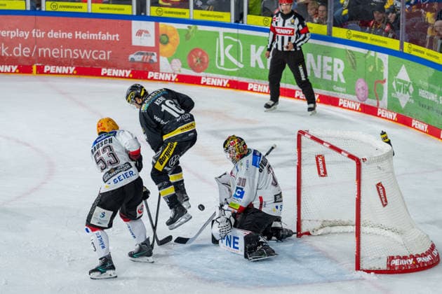 Maxim Rausch, Fischtown Pinguins Bremerhaven, 53; Tanner Kero, Krefeld Pinguine, 16 (with one shot on goal); Kristers Gudlevskis, Fischtown Pinguins Bremerhaven, 30 saves; Krefeld Pinguine vs. Pinguins Bremerhaven, ice hockey, PENNY DEL, Matchday 1, 2026–2027 Season, September 18, 2026: Krefeld Pinguine vs. Pinguins Bremerhaven, Ice Hockey, PENNY DEL, Matchday 1, 2026–2027 Season, September 18, 2026, Krefeld Copyright: xEibner-Pressefoto LukasxBaldygax EP_LBA
