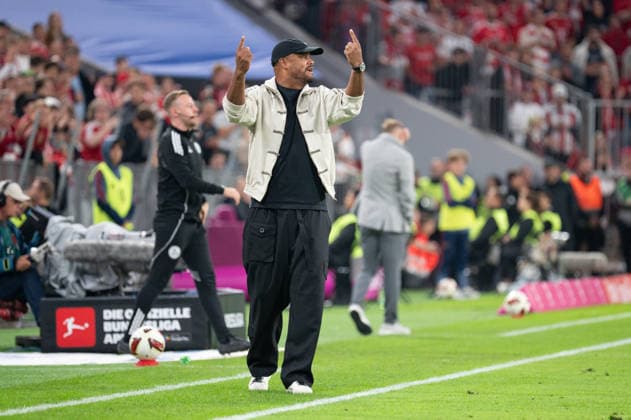 GER, Bavaria, Munich, Soccer, FC Bayern Munich vs. 1. FC Union Berlin, at the Allianz Arena, Munich, Bundesliga, Matchday 4, September 18, 2026, From left: Vincent Kompany, FC Bayern Munich coach, giving instructions; portrait, single image, cutout; portrait, headshot, single image, cutout. DFL and DFB regulations prohibit any use of photographs as image sequences and or quasi-video, Copyright: HMB-Media MichaelxNibel
