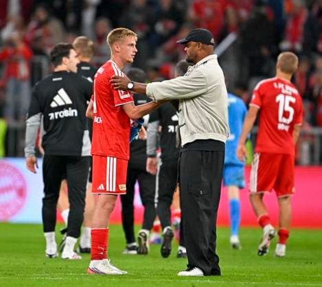 September 18, 2026, 2026–2027 Bundesliga Season, Matchday 4, FC Bayern Munich vs. 1. FC Union Berlin, at the Allianz Arena in Munich, FC Bayern Munich coach Vincent Kompany shakes hands with Zeno Van Den Bosch of Union Berlin