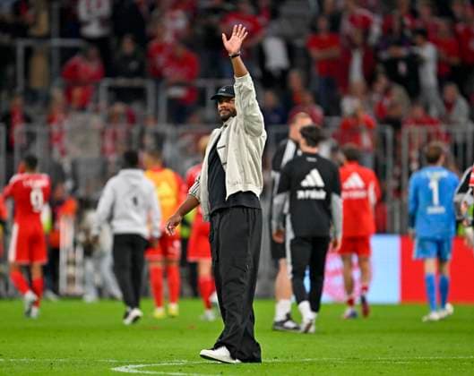 September 18, 2026, 2026–2027 Bundesliga Season, Matchday 4, FC Bayern Munich vs. 1. FC Union Berlin, at the Allianz Arena in Munich, Coach Vincent Kompany. FC Bayern Munich thanks the fans.