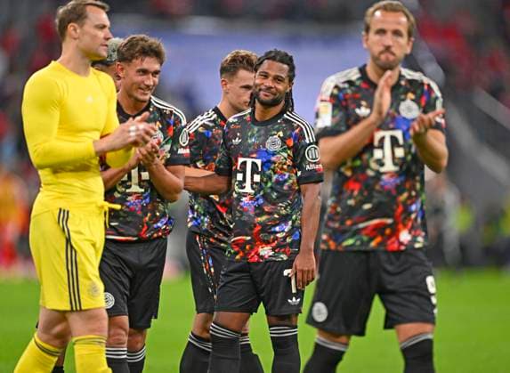 September 18, 2026, 2026–2027 Bundesliga, Matchday 4, FC Bayern Munich vs. 1. FC Union Berlin, at the Allianz Arena in Munich, The Bayern players celebrate after the game (from left): Goalie Manuel Neuer (FC Bayern Munich), Tom Bischof (FC Bayern Munich), Joshua Kimmich (FC Bayern Munich), Serge Gnabry (FC Bayern Munich), and Harry Kane (FC Bayern Munich)