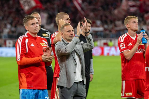 Soccer, Men s, 2026–2027 Season, Bundesliga 1, Matchday 4, FC Bayern Munich vs. 1. FC Union Berlin; from left: Goalie Matheo Raab (1. FC Union Berlin), Coach Mauro Lustrinelli (1. FC Union Berlin), Zeno Van Den Bosch (1. FC Union Berlin); disappointment after the final whistle, September 18, 2026, Copyright: xMatthiasxKochx
