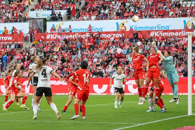September 18, 2026, xusrbx, Soccer, Google Pixel, Women s Bundesliga, FSV Mainz 05 vs. Eintracht Frankfurt, left side of the penalty area, penalty area play, FSV Mainz 05 defends the ball, Mamiko Matsumoto (FSV Mainz 05), 1, Mainz