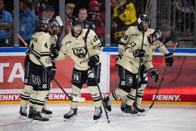 PENNY DEL 1 Cologne Sharks vs. Grizzly Wolfsburg, Cologne, September 18, 2026 Keaton Thompson, Grizzly Wolfsburg, Defense, 4 Tommy Pasanen, Grizzly Wolfsburg, Defense, 16 Bobby Lynch, Grizzly Wolfsburg, Forward, 49 Luis Schinko, Grizzly Wolfsburg, Forward, 63 PENNY DEL 1 Kölner Haie vs. Grizzly Wolfsburg on September 18, 2026, at KA2 in Cologne, Germany Copyright: xBEAUTIFULxSPORTS AndreasxDickx