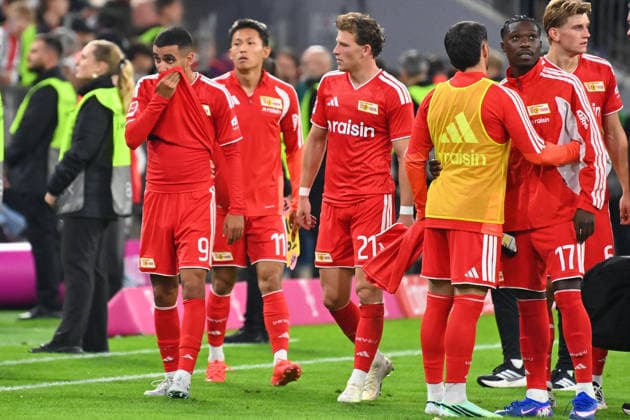 Players Leaving Union: From left: Livan BURCU (Union Berlin), Wooyeong JEONG (Union Berlin), Tim SKARKE (Union Berlin), Dmytro BOGDANOV (Union Berlin), Derrick KOEHN (Union Berlin)—Disappointment, frustration, disappointed, frustrated, dejected, Soccer, 1. Bundesliga, 2026–2027 season, Matchday 4, Matchday 04, FC Bayern Munich 1 – FC Union Berlin 7–0 on September 18, 2026, Allianz Arena