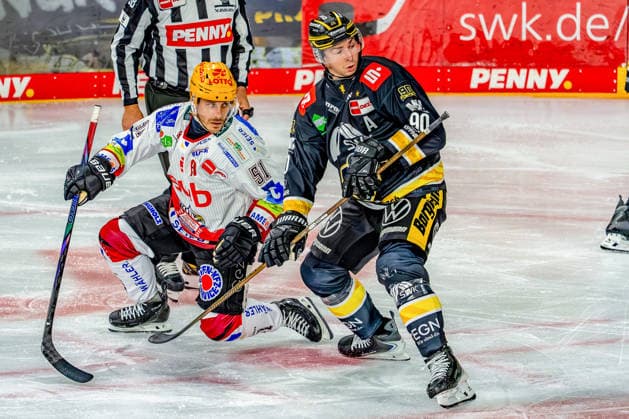 September 18, 2026, xkkux, Ice Hockey, DEL, Krefeld Pinguine vs. Fischtown Pinguins Bremerhaven, Matchday 1, 2026–27 Season, YAYLA Arena, Krefeld: Andy Miele of the Fischtown Pinguins (No. 51) battles Adam Payerl of the Krefeld Pinguine (No. 90) in North Rhine-Westphalia, Germany