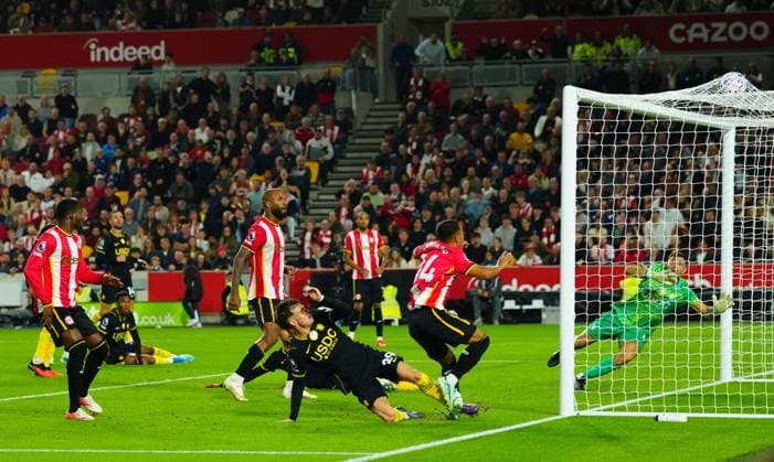 Fabio Carvalho of Brentford scores a goal to make it 3-0 Brentford v Chelsea, Premier League, Football, Gtech Community Stadium, London, UK - 18 Sep 2026London Gtech Community Stadium United Kingdom EDITORIAL USE ONLY No use with unauthorised audio, video, data, fixture lists, club league logos or live services. Online in-match use limited to 120 images, no video emulation. No use in betting, games or single club league player publications.  Copyright: xJavierxGarcia Shutterstockx 17157487z