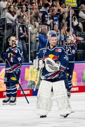 Mathias Niederberger, goalie for EHC Red Bull Munich, 35, celebrates the victory. GER, EHC Red Bull Munich vs. Adler Mannheim, ice hockey, DEL, 2026–2027 season, Matchday 1, September 18, 2026. Photo: HMB Media, Heike Feiner Copyright: HMBxMedia HeikexFeiner