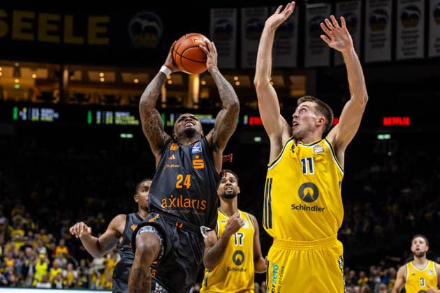 September 18, 2026, GER, BBL easyCredi Basketball Bundesliga Berlin, ALBA Berlin vs. Niners Chemnitz; Cobe Williams (Niners Chemnitz), 24; Joe Wieskamp (ALBA Berlin), 11; Berlin Uber Arena, Berlin, Germany