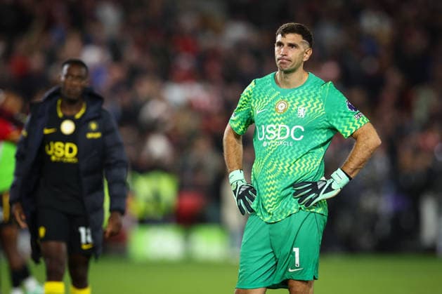 Premier League: Brentford v Chelsea LONDON, UK - 18th Sept 2026: Emi Martinez of Chelsea reacts after the Premier League match between Brentford FC and Chelsea FC at Gtech Community Stadium London Gtech Community Stadium England United Kingdom Copyright: xCraigxMercerx xPeakxActionxPhotosx