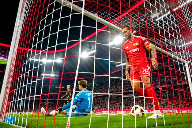 September 18, 2026, 2026–2027 Bundesliga, Matchday 4, FC Bayern Munich vs. 1. FC Union Berlin, at the Allianz Arena in Munich. After conceding another goal, Union Berlin goalkeeper Frederik Rönnow sits frustrated in goal as Christopher Trimmel of Union Berlin