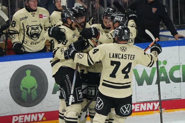 Cologne, DEL, 2026–2027 season, Kölner Haie vs. Grizzlys Wolfsburg, September 18, 2026, Lanxess Arena, Cologne; Grizzlys Wolfsburg celebrate