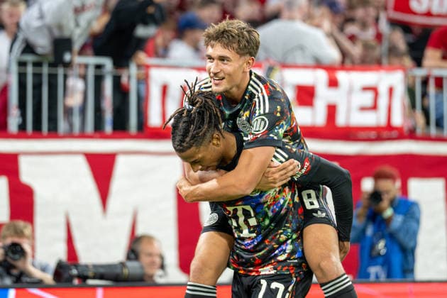 Goal celebration: Michael Olise (17), FC Bayern Munich; Tom Bischof (8), FC Bayern Munich, on the back of Michael Olise (17), FC Bayern Munich; FC Bayern Munich 1, FC Union Berlin; Bundesliga; Matchday 4, September 18, 2026. DFB regulations prohibit any use of photographs as image sequences and or quasi-video. Munich, Bayern, Germany Copyright: xkolbert-press UlrichxGamelx