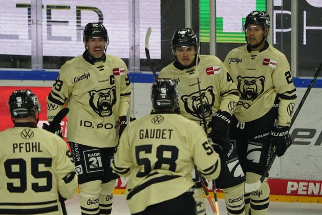Cologne, DEL, 2026–2027 season, Kölner Haie vs. Grizzlys Wolfsburg, September 18, 2026, Lanxess Arena, Cologne; Grizzlys Wolfsburg celebrate