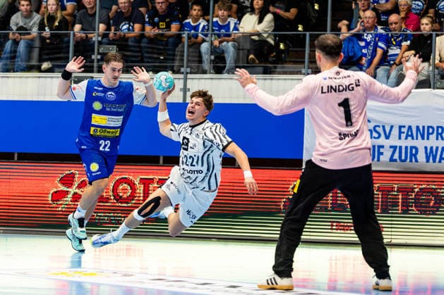 September 18, 2026, GER, Handball, Men, Season 26–27, Opel 1st Division, Matchday 5, ThSV Eisenach vs. THW Kiel, Rasmus Ankermann (THW Kiel), Felix Aellen (ThSV Eisenach, 22), Matija Spikic (ThSV Eisenach, 1), 99817 Eisenach, Werner Assmann Hall, Am Sportpark, Thuringia, Germany