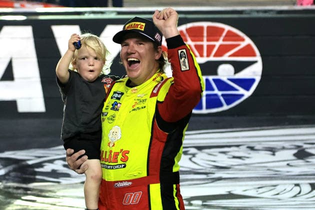 BRISTOL, TN - SEPTEMBER 18: Sheldon Creed ( 00 Haas Factory Team Ollie s Chevrolet) celebrates with his son after winning the NASCAR, Motorsport, USA O Reilly Auto Parts Series Food City 300 on September 18, 2026 at Bristol Motor Speedway in Bristol, TN. (Photo by Jeff Robinson Icon Sportswire) AUTO: SEP 18 NASCAR O’Reilly Auto Parts Series Food City 300 EDITORIAL USE ONLY Icon2609185159300