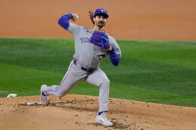 September 18, 2026, Arlington, Texas, USA: Toronto Blue Jays pitcher DYLAN CEASE (84) pitches in a baseball game, Friday, September 18, 2026, in Arlington, Texas. Arlington USA - ZUMAa325 20260918_zsa_a325_019 Copyright: xDavidxBalleringxIix