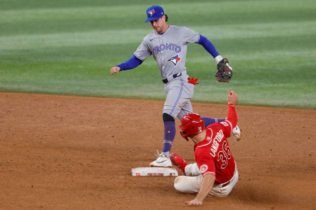 September 18, 2026, Arlington, Texas, USA: Toronto Blue Jays shortstop ERNIE CLEMENT (22) forces out Texas Rangers left fielder WYATT LANGFORD (36) during the seventh inning in a baseball game, Friday, September 18, 2026, in Arlington, Texas. Arlington USA - ZUMAa325 20260918_zsa_a325_049 Copyright: xDavidxBalleringxIix