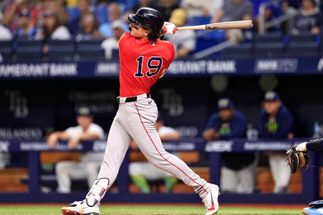 September 18, 2026, St. Petersburg, Florida, USA: Boston Red Sox left fielder Roman Anthony (19) homers to center field during an MLB, Baseball Herren, USA game against the Tampa Bay Rays on September 18, 2026 at Tropicana Field. The Red Sox beat the Rays 4-2. St. Petersburg USA - ZUMAh180 20260918_zsp_h180_001 Copyright: xKimxHukarix