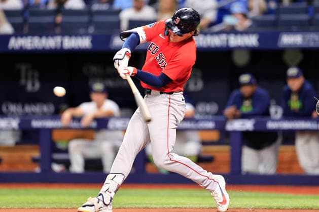 September 18, 2026, St. Petersburg, Florida, USA: Boston Red Sox left fielder Roman Anthony (19) homers to center field during an MLB, Baseball Herren, USA game against the Tampa Bay Rays on September 18, 2026 at Tropicana Field. The Red Sox beat the Rays 4-2. St. Petersburg USA - ZUMAh180 20260918_zsp_h180_006 Copyright: xKimxHukarix