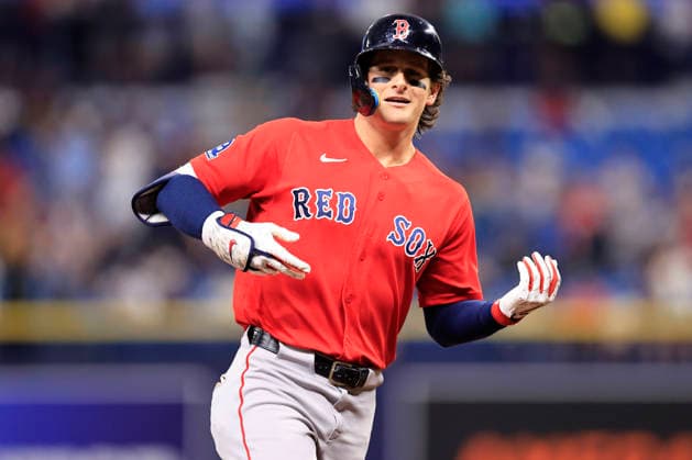 September 18, 2026, St. Petersburg, Florida, USA: Boston Red Sox left fielder Roman Anthony (19) homers to center field during an MLB, Baseball Herren, USA game against the Tampa Bay Rays on September 18, 2026 at Tropicana Field. The Red Sox beat the Rays 4-2. St. Petersburg USA - ZUMAh180 20260918_zsp_h180_007 Copyright: xKimxHukarix