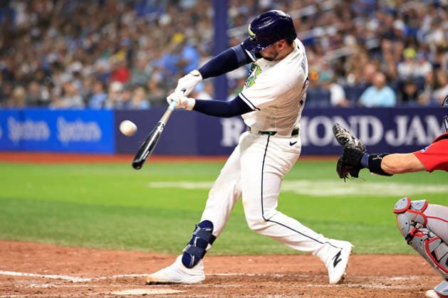 September 18, 2026, St. Petersburg, Florida, USA: Tampa Bay Rays catcher Liam Hicks (34) pops out to Boston Red Sox third baseman Caleb Durbin (5) in foul territory during an MLB, Baseball Herren, USA game on September 18, 2026 at Tropicana Field. The Red Sox beat the Rays 4-2. St. Petersburg USA - ZUMAh180 20260918_zsp_h180_014 Copyright: xKimxHukarix