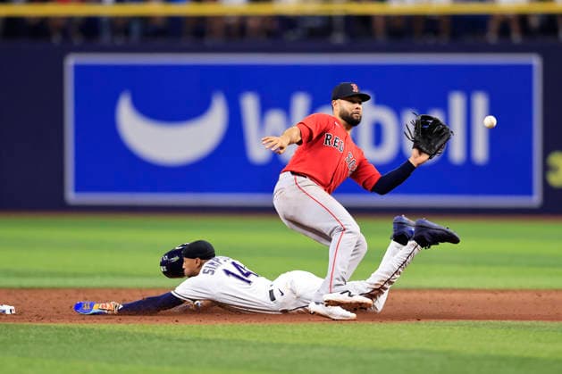 September 18, 2026, St. Petersburg, Florida, USA: Tampa Bay Rays left fielder Chandler Simpson (14) safely steals second base before Boston Red Sox second baseman Isiah Kiner-Falefa (2) can tag him during an MLB, Baseball Herren, USA game on September 18, 2026 at Tropicana Field. The Red Sox beat the Rays 4-2. St. Petersburg USA - ZUMAh180 20260918_zsp_h180_038 Copyright: xKimxHukarix