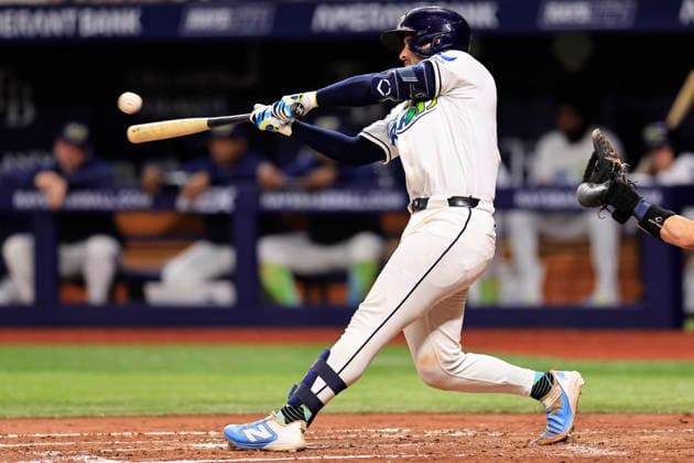 September 18, 2026, St. Petersburg, Florida, USA: Tampa Bay Rays catcher Nick Fortes (40) doubles to left field during an MLB, Baseball Herren, USA game against the Boston Red Sox on September 18, 2026 at Tropicana Field. The Red Sox beat the Rays 4-2. St. Petersburg USA - ZUMAh180 20260918_zsp_h180_042 Copyright: xKimxHukarix