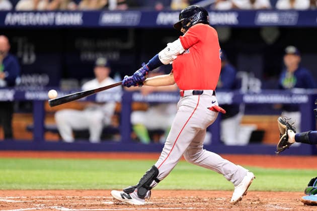 September 18, 2026, St. Petersburg, Florida, USA: Boston Red Sox second baseman Isiah Kiner-Falefa (2) grounds into a force out at second base during an MLB, Baseball Herren, USA game against the Tampa Bay Rays on September 18, 2026 at Tropicana Field. The Red Sox beat the Rays 4-2. St. Petersburg USA - ZUMAh180 20260918_zsp_h180_046 Copyright: xKimxHukarix