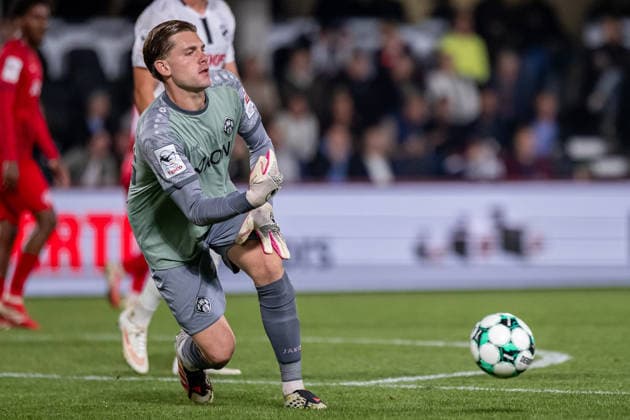 Mark Rajkovacic, FC Würzburger Kickers, 33 (GER), SC Verl vs. FC Würzburger Kickers, Soccer, 3rd Division, Matchday 7, 2026–2027 Season, September 18, 2026 DFL regulations prohibit the use of photographs as image sequences and or quasi-video GER, SC Verl vs. FC Wuerzburger Kickers, Soccer, 3rd Division, Matchday 7, 2026–2027 season, September 18, 2026, Verl Copyright: xEibner-Pressefoto JanxRollingerx EP_JSK