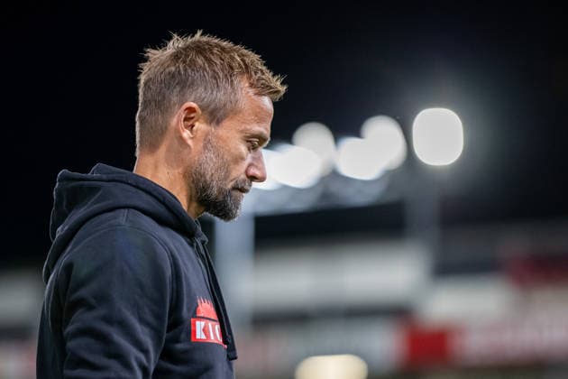 Michael Schiele, head coach of FC Wuerzburger Kickers, reacts with disappointment after the 2–1 loss GER, SC Verl vs. FC Wuerzburger Kickers, soccer, 3. Liga, Matchday 7, 2026–2027 season, September 18, 2026 DFL regulations prohibit the use of photographs as image sequences and or quasi-video footage GER, SC Verl vs. FC Würzburg Kickers, soccer, 3. Liga, Matchday 7, 2026–2027 season, September 18, 2026, Verl Copyright: xEibner-Pressefoto JanxRollingerx EP_JSK