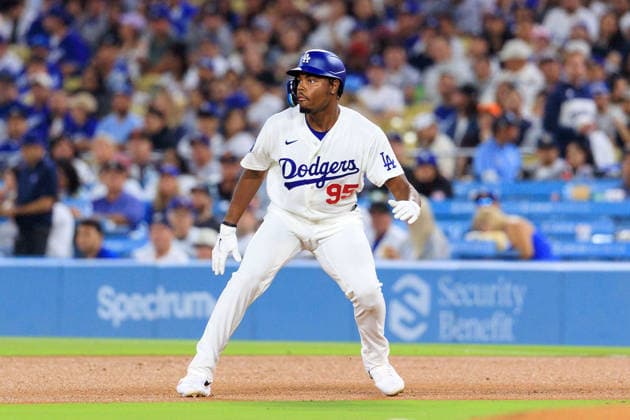 September 18, 2026, Los Angeles, California, USA: Josue DePaula 95 of the Los Angeles Dodgers looks to steal second base during a regular-season MLB, Baseball Herren, USA game against the San Francisco Giants on Friday September 18, 2026 at Dodger Stadium in Los Angeles, California. Dodgers defeat Giants, 8-2. JAVIER ROJAS PI Los Angeles USA - ZUMAp124 20260918_zaa_p124_025 Copyright: xJavierxRojasx