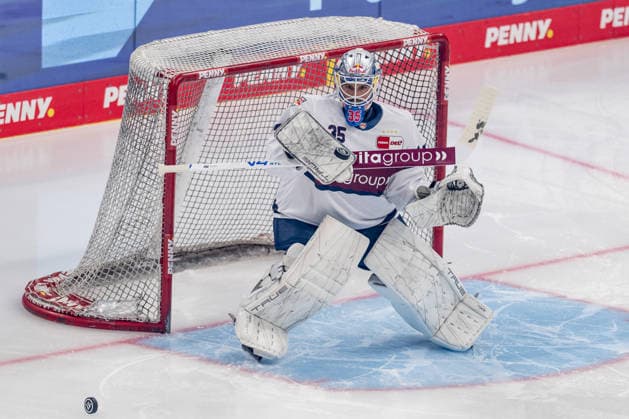 Mathias Niederberger, goaltender, EHC Red Bull Munich, age 35, during warm-ups in Germany; EHC Red Bull Munich vs. Adler Mannheim, ice hockey, DEL, 2026–2027 season, Matchday 1, September 18, 2026 Photo: HMB Media, Franz Feiner Copyright: HMBxMedia FranzxFeiner