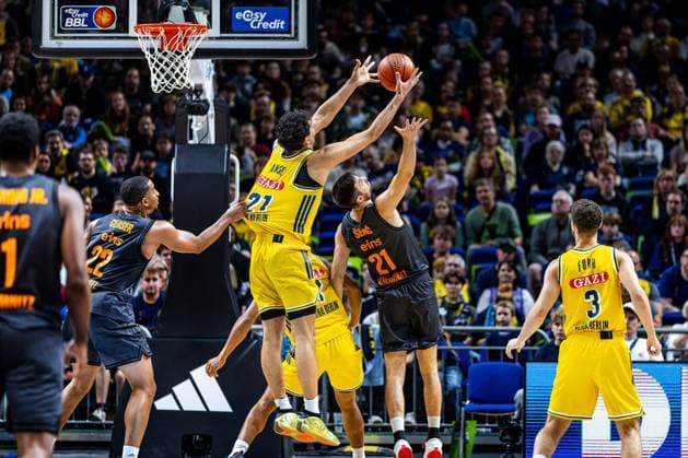Basketball Berlin September 18, 2026 2026–2027 Season EasyCredit BBL 1st Bundesliga Men, Alba Berlin vs. NINERS Chemnitz Brandon Angel (Alba Berlin), No. 21 Nighael Ceaser, Chemnitz; No. 22 Mateo Seric, Chemnitz; No. 21