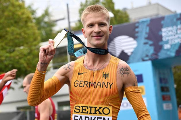 Copenhagen, Denmark - September 19, 2026: Robert Farken (GER Germany) taking the gold medal in the men™s mile in 3:51:80 at the World Athletics Road Running Championships in Kopenhagen, Denmark. DEN Copyright: xBEAUTIFULxSPORTS DecaxText&Bildx
